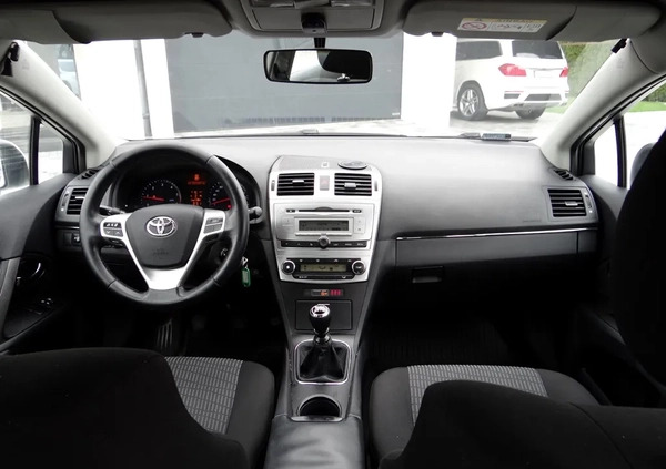 Toyota Avensis cena 29900 przebieg: 364000, rok produkcji 2014 z Piekary Śląskie małe 466
